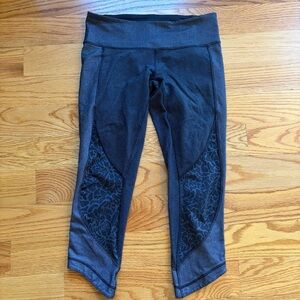 Lululemon cropped gray leopard print leggings size 6